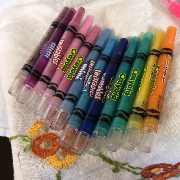 3 sets of twistable crayons - Picture 2 of 4